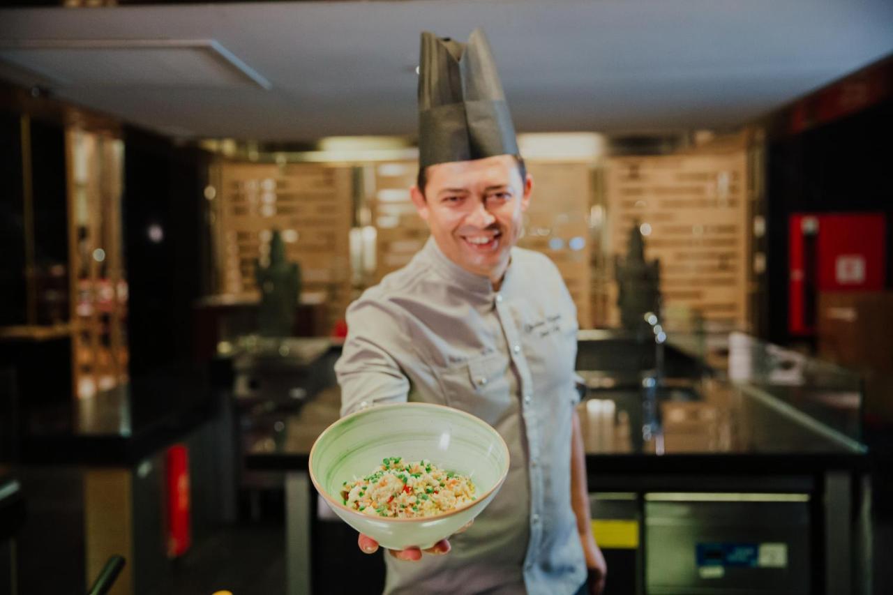Ic Hotels Green Palace - Kids Concept Antalya Ngoại thất bức ảnh A chef wearing a toque