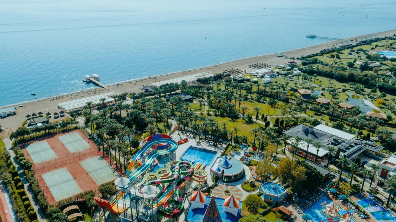 Ic Hotels Green Palace - Kids Concept Antalya Ngoại thất bức ảnh Aerial view of the water park