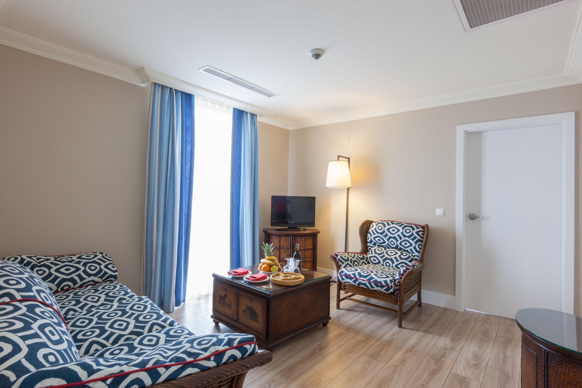 Ic Hotels Green Palace - Kids Concept Antalya Ngoại thất bức ảnh A living room at the hotel