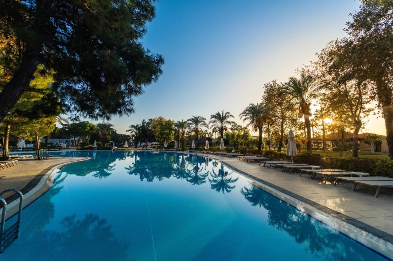 Ic Hotels Green Palace - Kids Concept Antalya Ngoại thất bức ảnh The swimming pool at the hotel