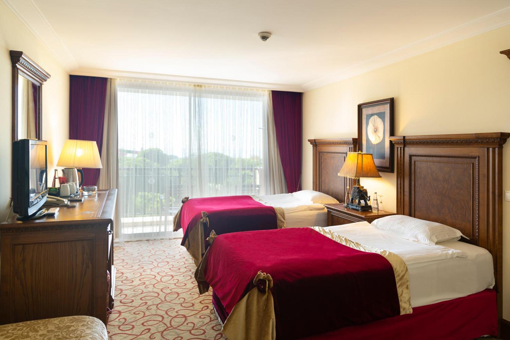 Ic Hotels Green Palace - Kids Concept Antalya Phòng bức ảnh A room at the hotel