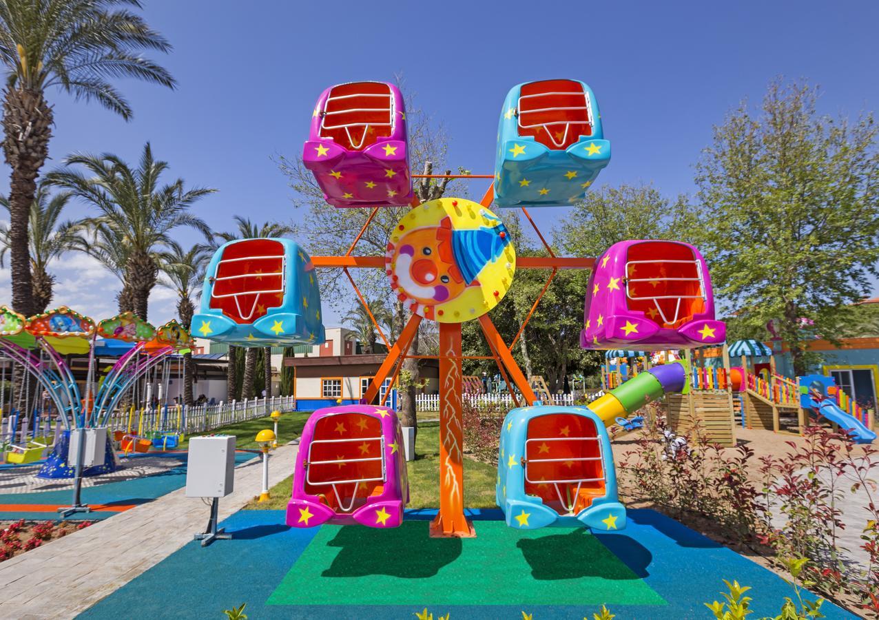 Ic Hotels Green Palace - Kids Concept Antalya Ngoại thất bức ảnh A ferris wheel at a children's park